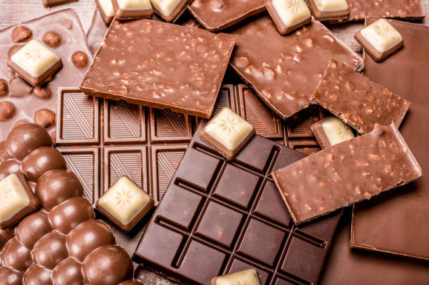 Chocolate Lovers’ Guide: How to Work with Different Types of Chocolate post thumbnail image